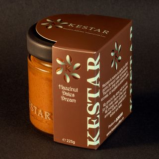 Crema tartinabila de alune de padure si pasta de curmale