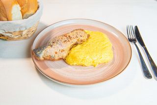 Novac prajit cu mamaliguta