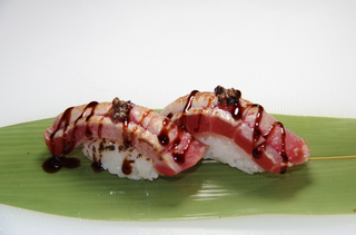 N11 Nigiri tonno scottato - 2 pezzi