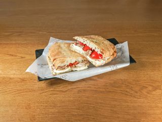 Tonno, pomodorino, mozzarella, origano - media