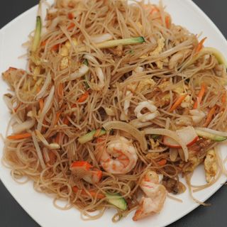 Spaghetti di riso con misto mare