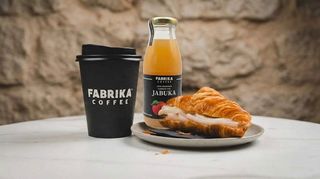 Ćuretina croissant + Cappuccino + cijeđena jabuka