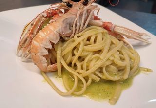 Linguine con scampi o bisque di gamberoni