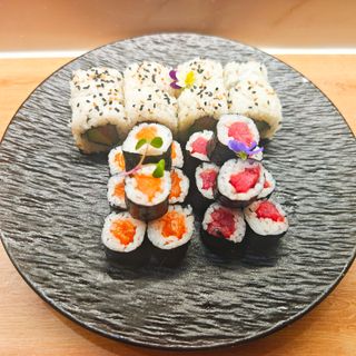Combo 8 -Maki y Uramaki variado 24 piezas