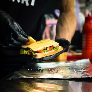 З шинкою (280г)