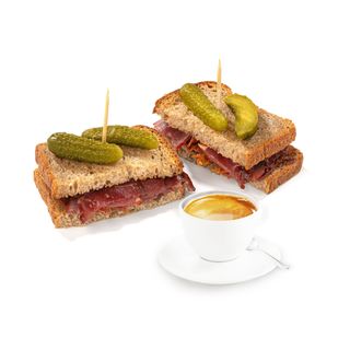 Zestaw Kawa i Kanapka z pastrami