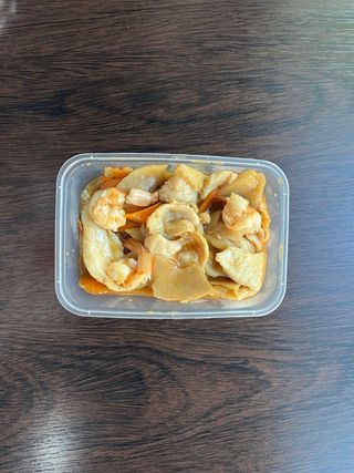 Pollo con gamberi e bambù