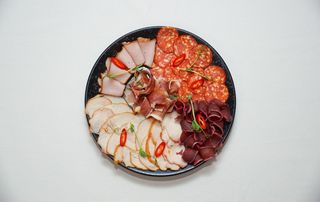 Асорті м'ясних делікатесів