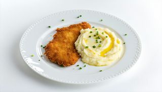 Snitel de porc  cu piure de cartofi