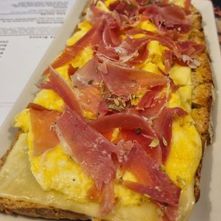 Tosta de presunto, queijo e ovo