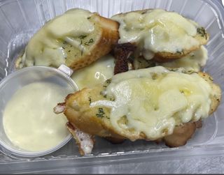 Чесночный хлеб с сыром