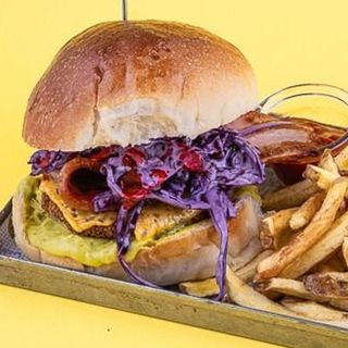 CHICKEN NUGGETS BURGER