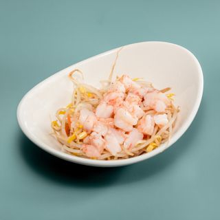 Insalata di germogli di soia con gamberi