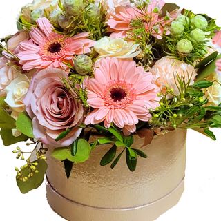 Florerbox z jasnych kwiatów