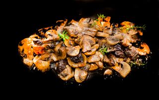 Горски гъбки в масло (320г)