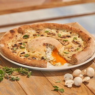 PIZZA VULCANO TARTUFO E UOVO