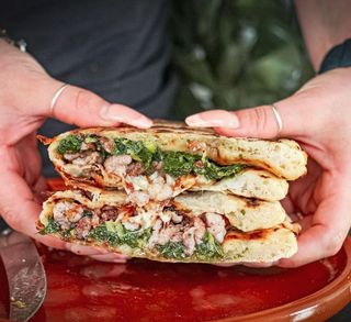 Pizza sandwich con würstel