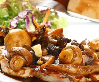 Cotlet de porc cu ciuperci asortate