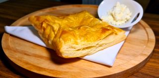 Merdenea cu telemea semi-sarata