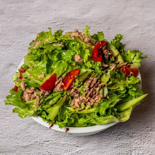 Зелена салата с риба тон