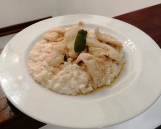 Riso con filetti di pesce persico