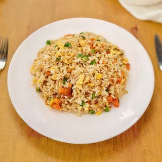 Orez cu ou, legume si sunca