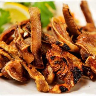 Свински уши на скара със соев сос светъл