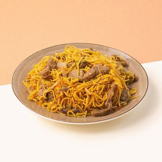 Tallarines Con Ternera, Salsa De Pimienta Negra Y Verdura