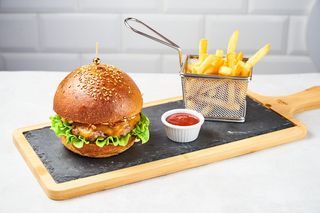 Kile's Kombo  burger i French fries i piće po izboru