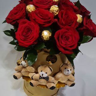 Box sa11 kraljevskih ruza,  medvedicima i ferrero rocher bombonjerom