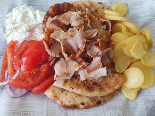 Gyros la farfurie de porc/pui