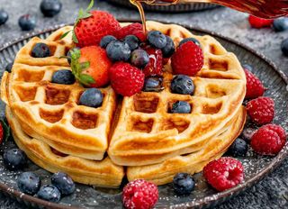 Bubble waffle con marmellata di lamponi