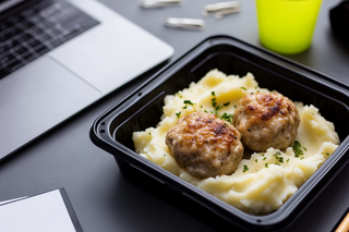 Pileće ćufte u krem sosu sa pire krompirom