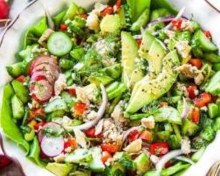 Зелена салата с риба тон