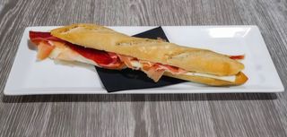 Flautín De Jamón Serrano Y Queso