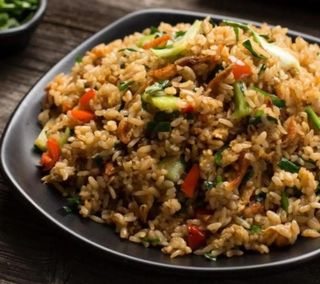 11. Yaki meshi con pollo