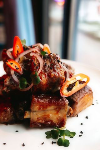 Свинні ребра в соєво-медовому соусі (270г)