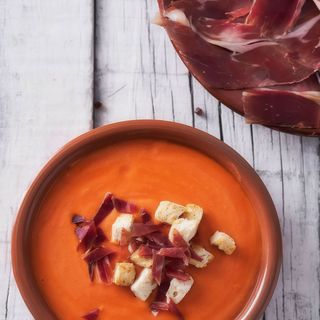 Gazpacho Andaluz con virutas de jamon De Jamon Iberico  y Picatostes