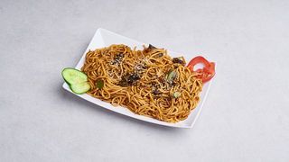 Smażony Makaron z Kurczakiem