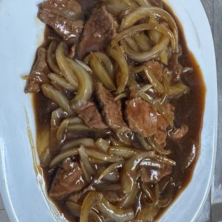 Vaca com cebolas