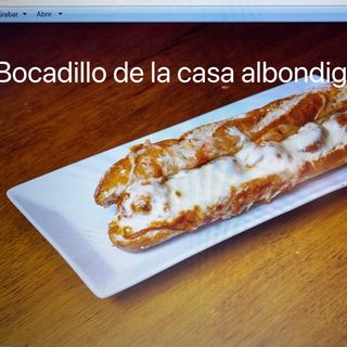 Bocadillo de albóndigas