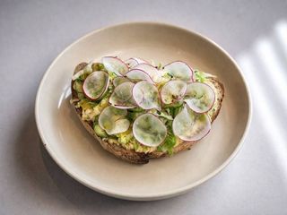 Тост скрембл з молодою капустою (280g)