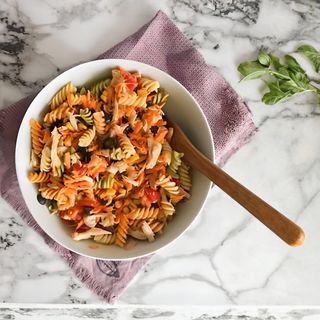 Salada Fusilli de Frango