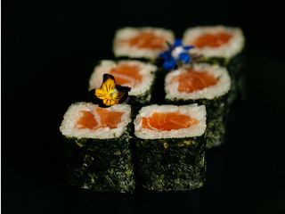 Макі рол лосось (130g)
