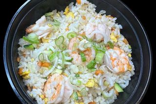 Riso con gamberi e verdure