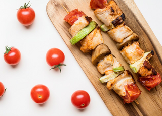 Pileći ražnjić u slanini