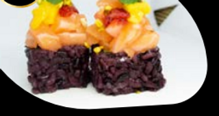 Uramaki strawberry roll