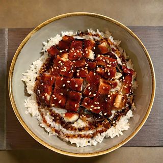 Riso vapore con anguilla