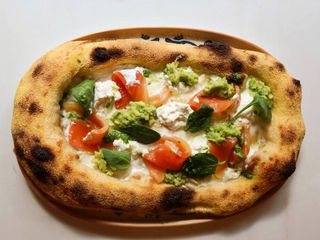 Піцетта з лососем середня (300г)