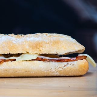 SANDWICH BACON QUESO